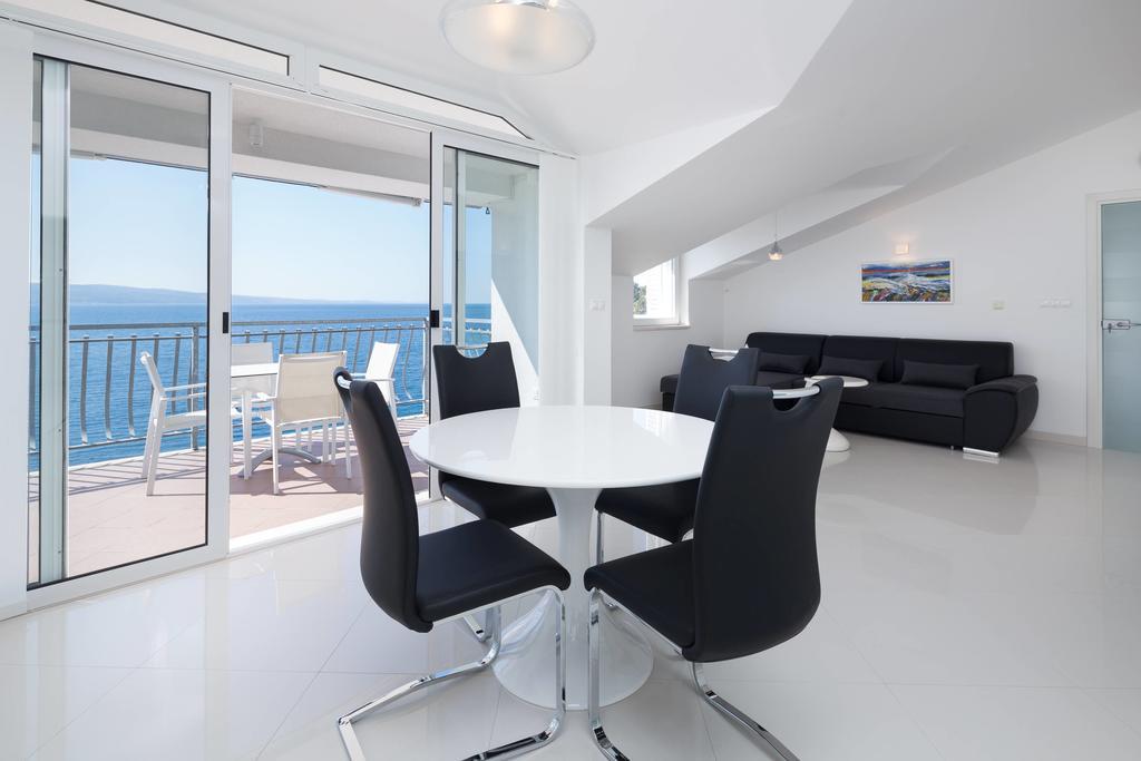 Beach Penthouse Diamond Оміш Екстер'єр фото