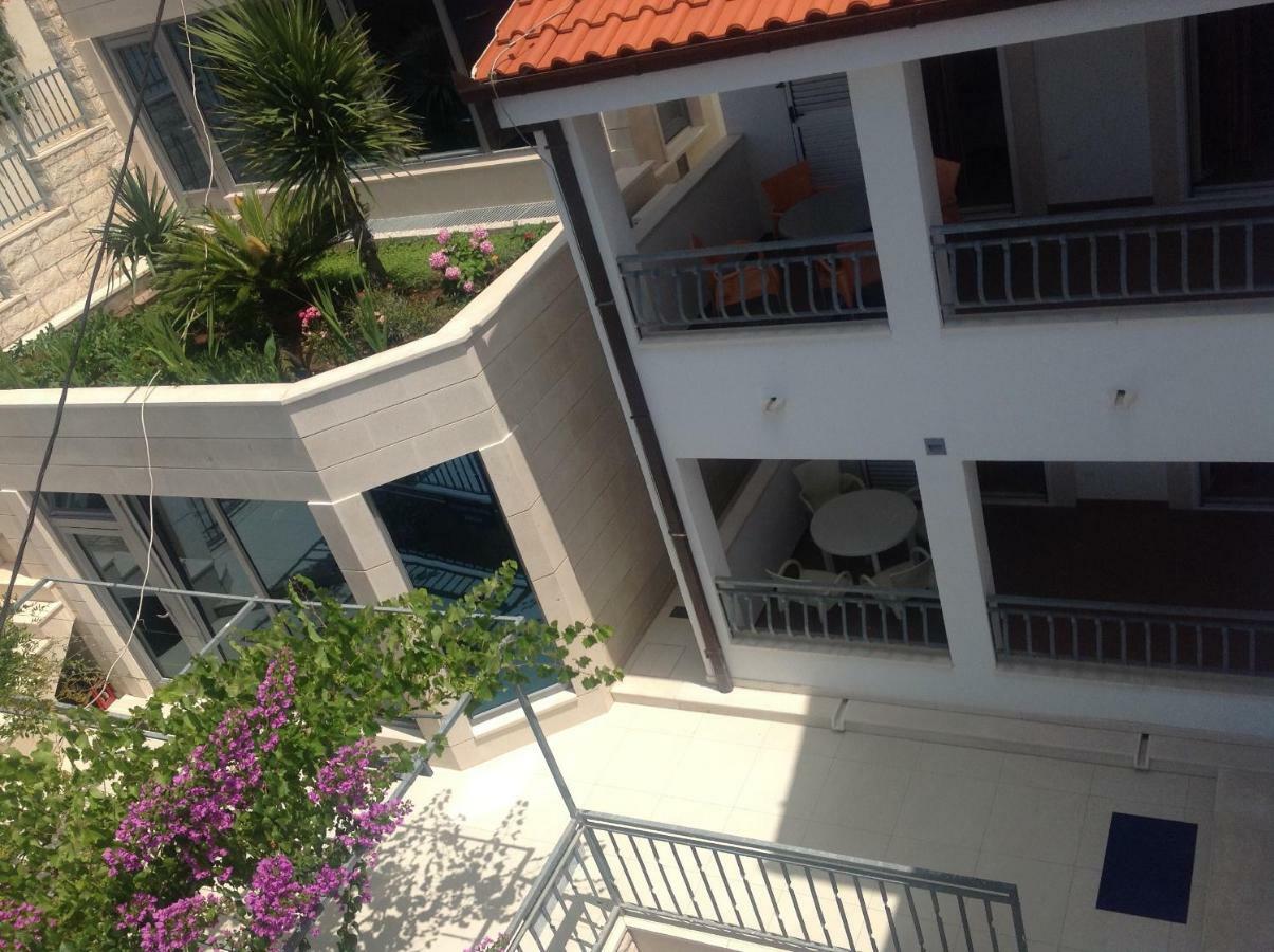 Beach Penthouse Diamond Оміш Екстер'єр фото