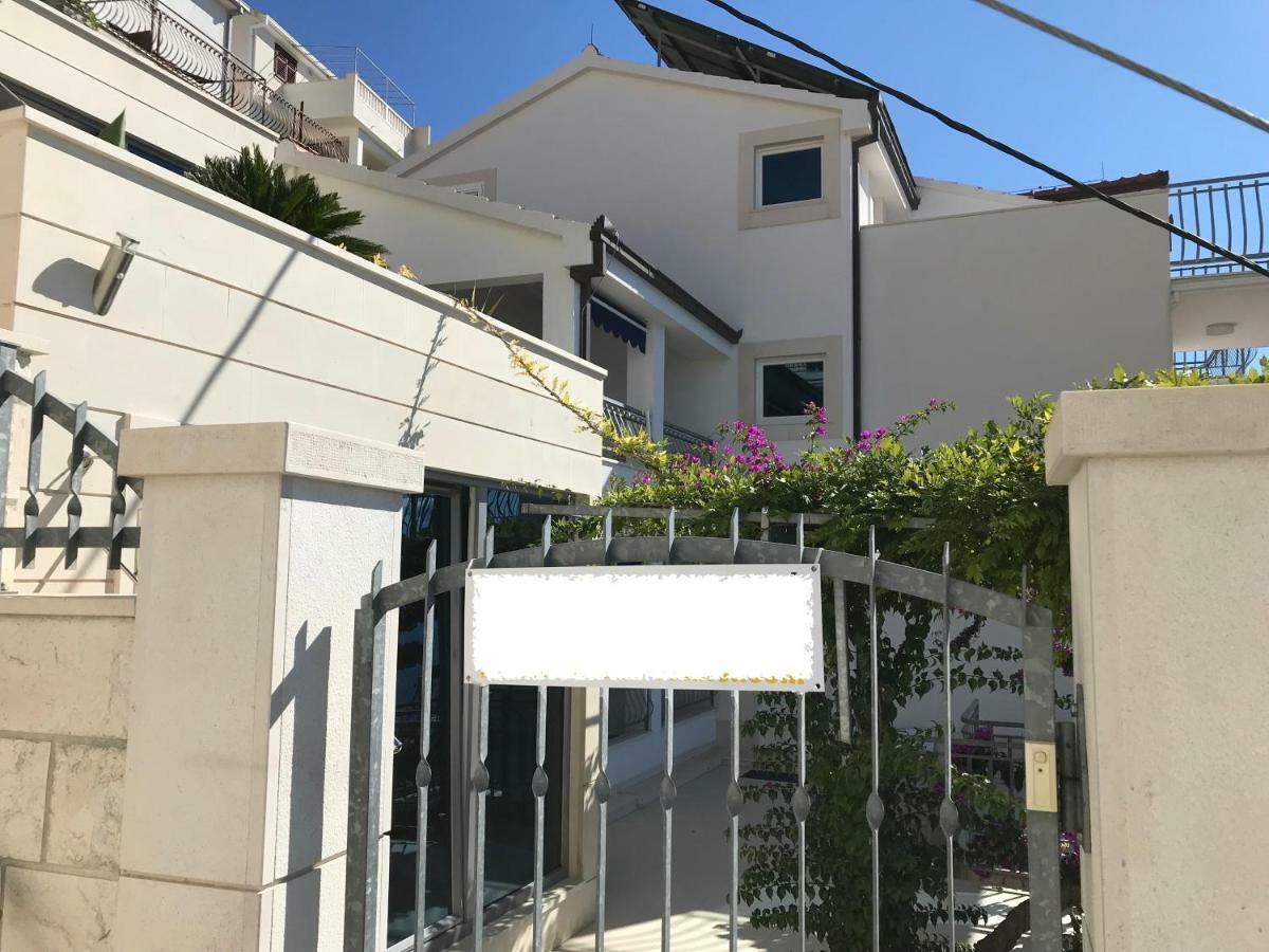 Beach Penthouse Diamond Оміш Екстер'єр фото