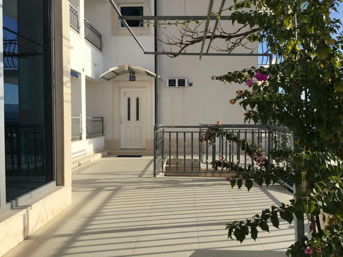 Beach Penthouse Diamond Оміш Екстер'єр фото